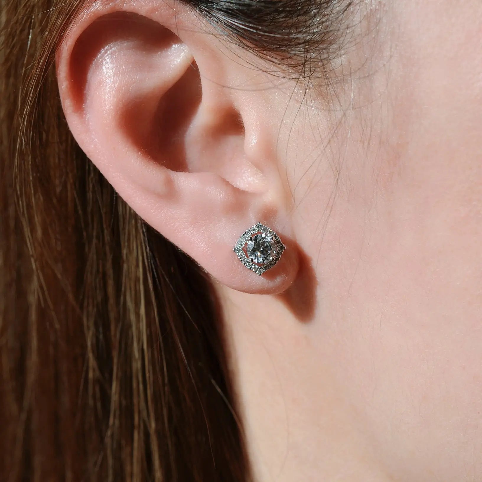 Boucles d'oreiller Mira - Diamant de laboratoire - 0,5 carat (2 X) Halo - Rond - Or blanc 18K diamelys