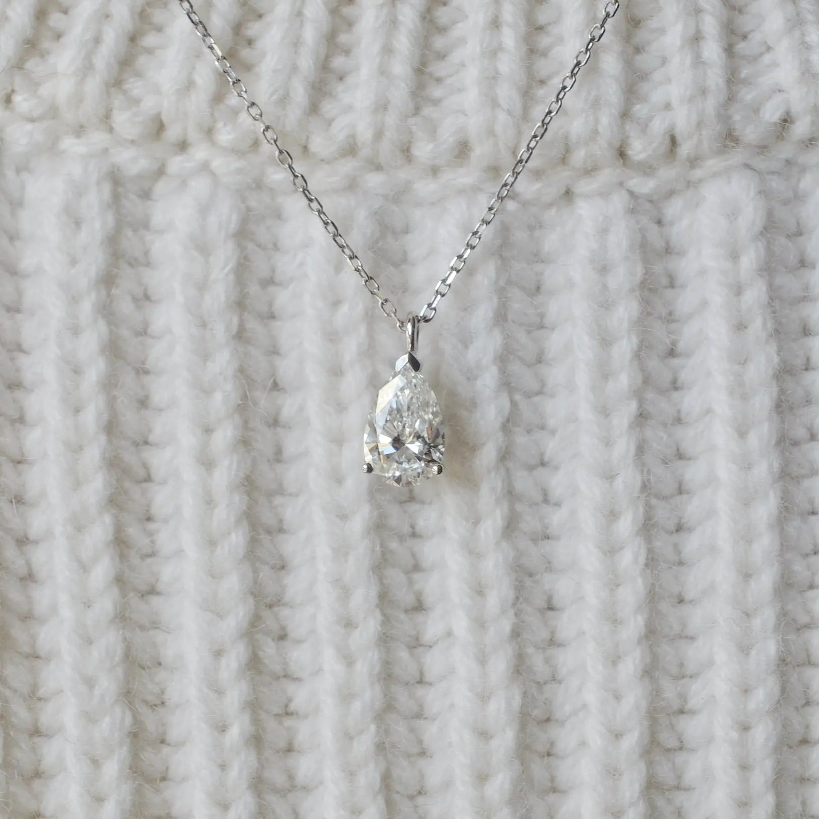 Collier Nova – Or blanc 14 carats – Poire 1 carat diamelys