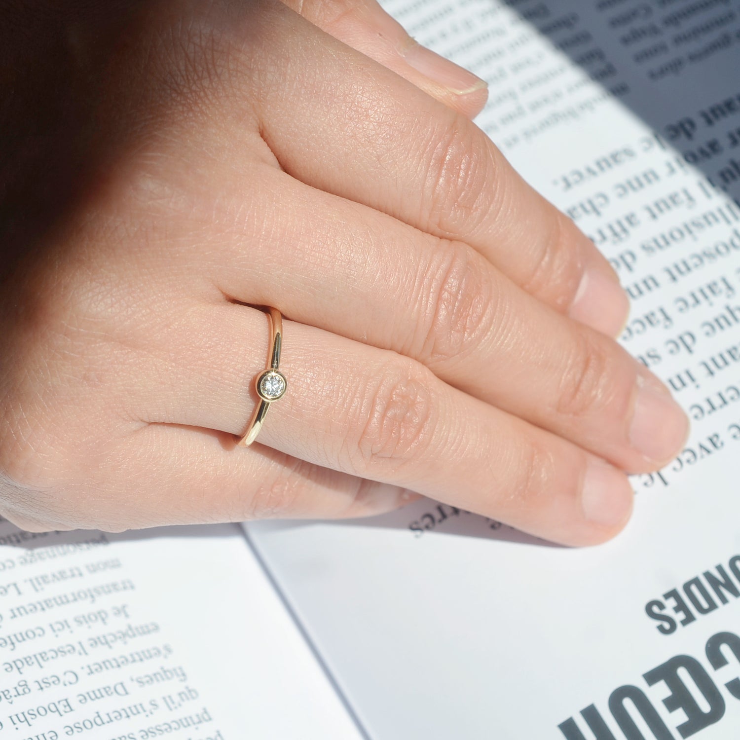 Bague solitaire Lumi - Or jaune 14 carats - Rond 0.12 carats - taille 52