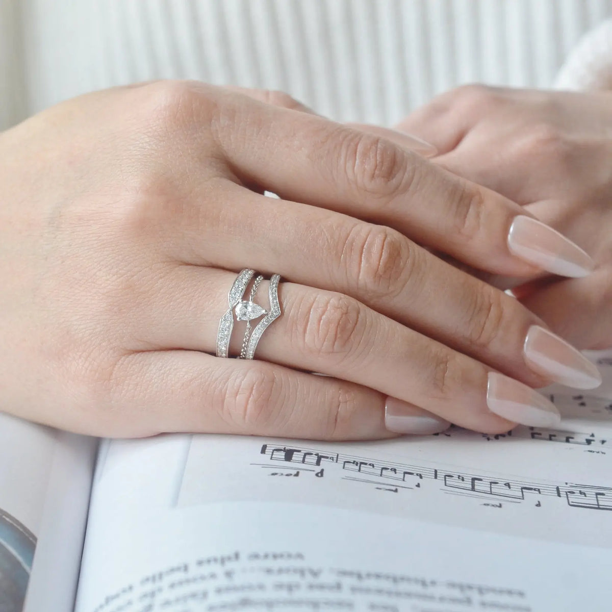 Bague Nova – Or blanc 14 carats – Poire 0,31 carat diamelys