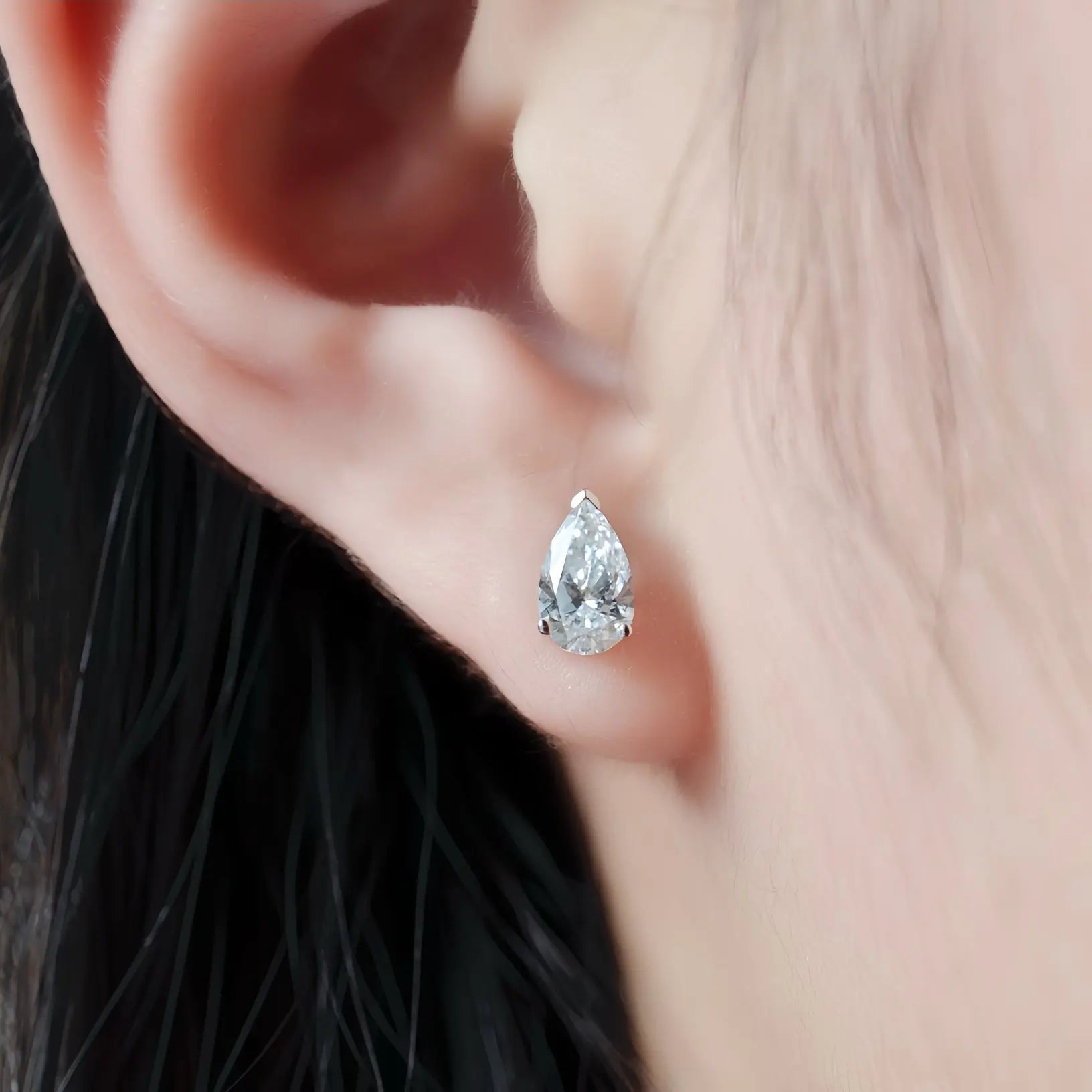 Boucles d’oreilles Nova – Or blanc 18 carats – Poire 0,51 carat (2 X) diamelys