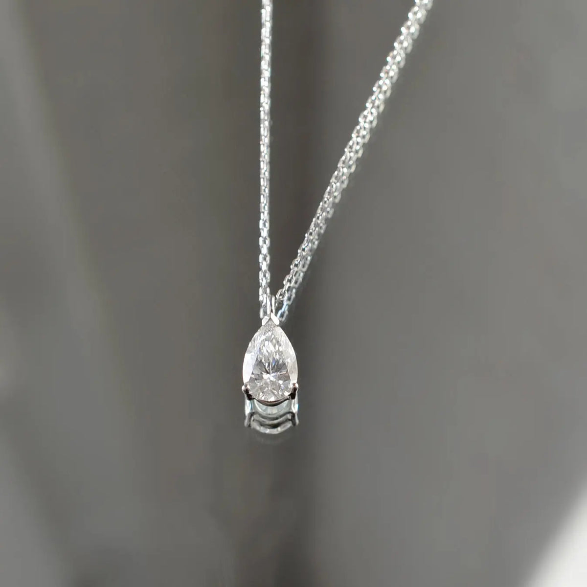 Collier Nova – Or blanc 14 carats – Poire 1 carat diamelys