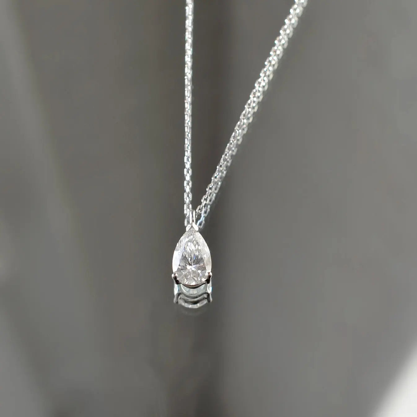 Collier Nova – Or blanc 14 carats – Poire 1 carat diamelys