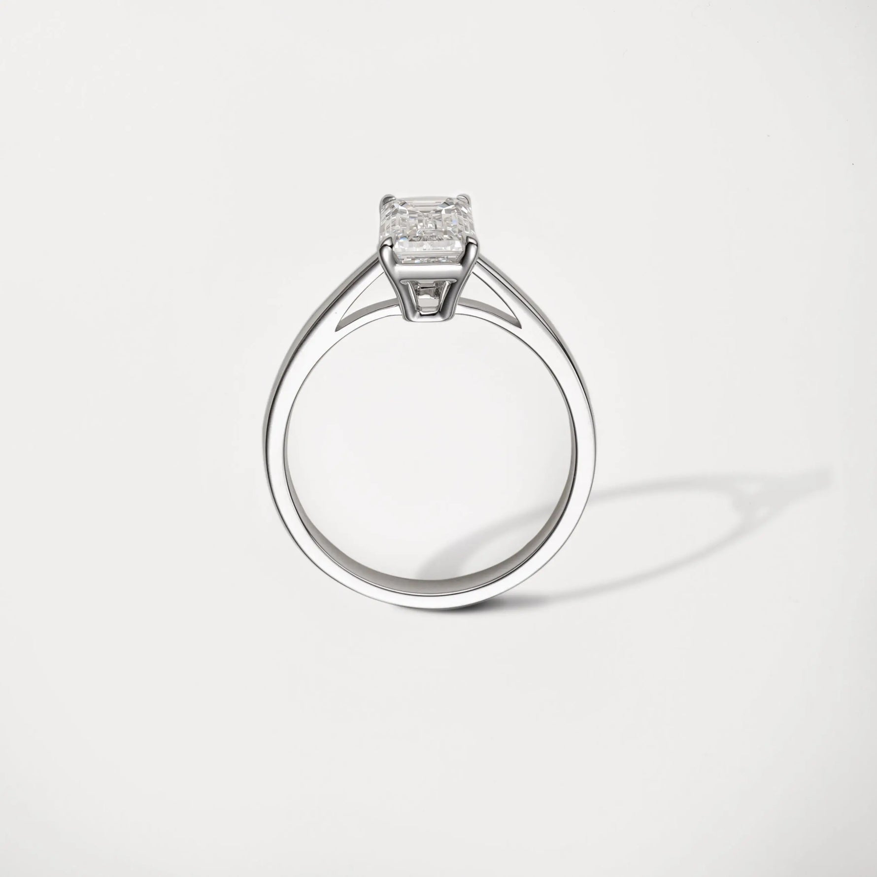 Bague de fiançailles Lune ll - Diamant de laboratoire - 2,1 carats - Émeraude -Or blanc 18K - taille 52 diamelys