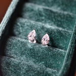 Boucles d’oreilles Nova – Or blanc 18 carats – Poire 0,51 carat (2 X) diamelys