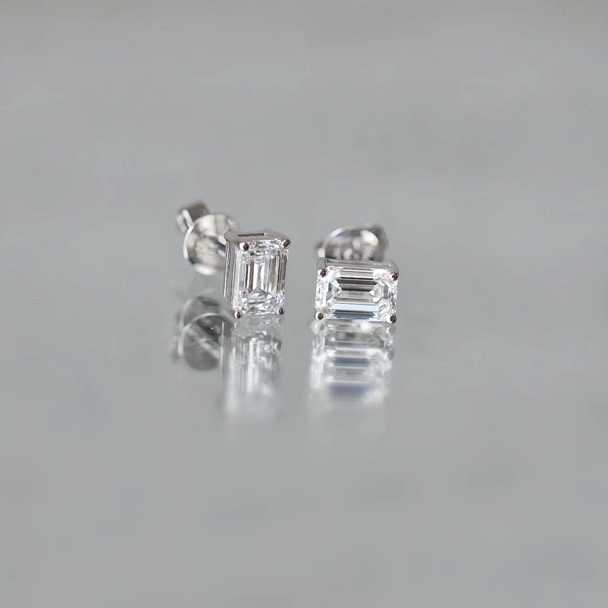 Boucles d'oreiller Lune I - Diamant de laboratoire - 0,52 carat (2 X) - Émeraude -Or blanc 18K diamelys